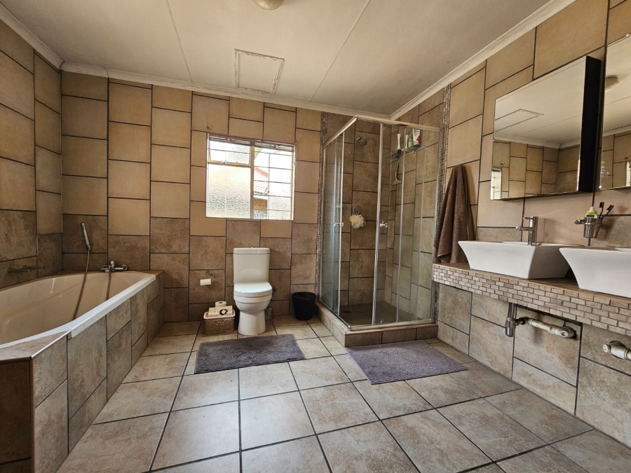 4 Bedroom Property for Sale in Vaalpark Free State